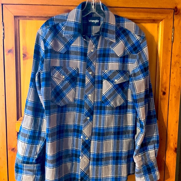 Wrangler flannel button down - Picture 1 of 2
